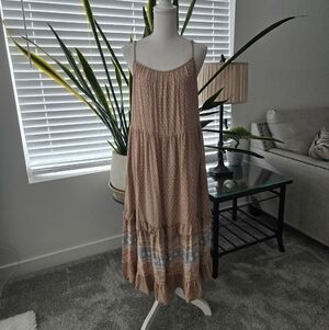 CALISTA Chic boho maxi dress with a tiered design with pockets.
